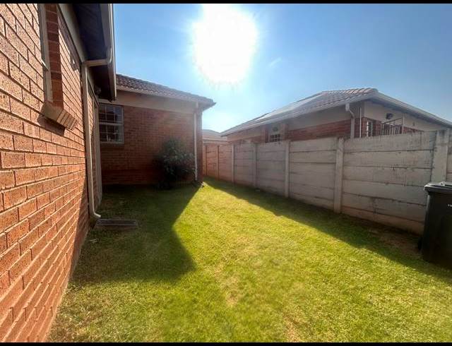 3 BEDROOM HOUSE FOR SALE IN THATCH HILL ESTATE